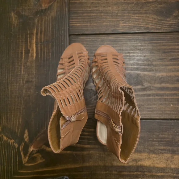 Brown Strappy Heals - Picture 4 of 6